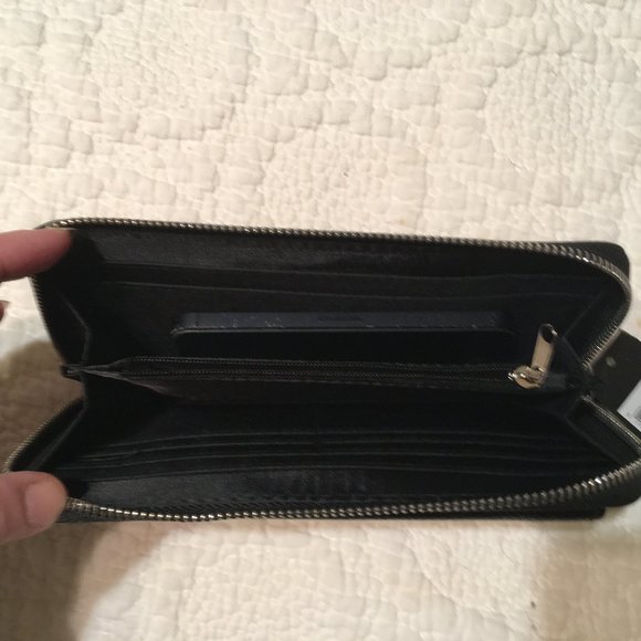 Tahari Women's Black Trendsetter Clutch Wallet Organizer with Wrist Strap NWT - Picture 14 of 15